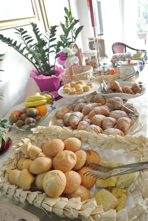 Hotel Touring Misano Adriatico Εξωτερικό φωτογραφία