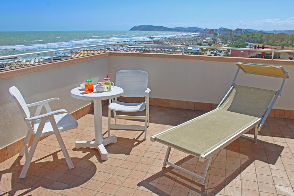 Hotel Touring Misano Adriatico Εξωτερικό φωτογραφία