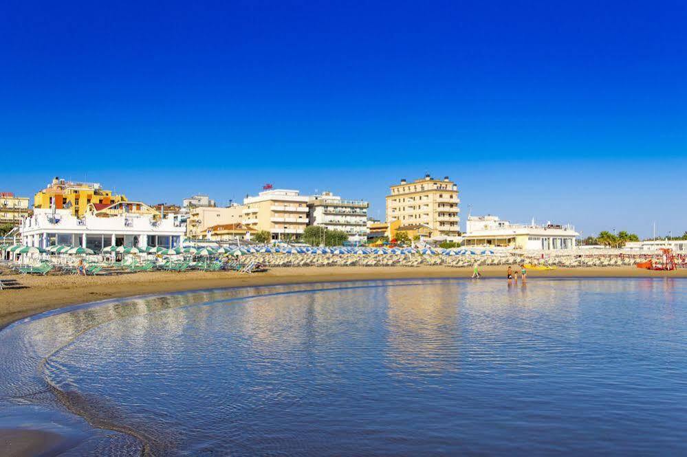 Hotel Touring Misano Adriatico Εξωτερικό φωτογραφία